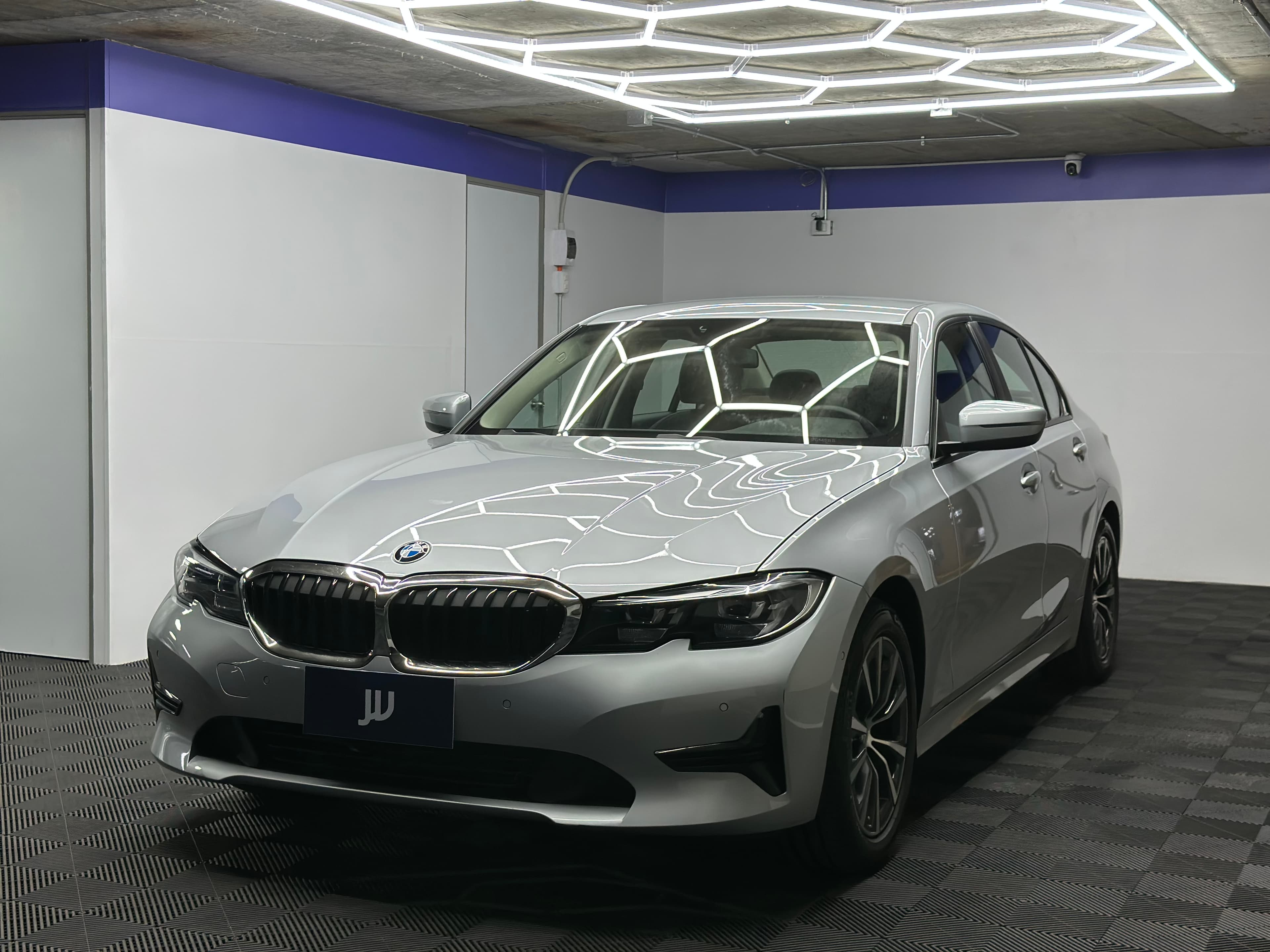 Bmw 320 - miniatura 3